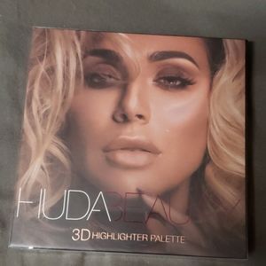 Huda Beauty 3D Highlighter Palette